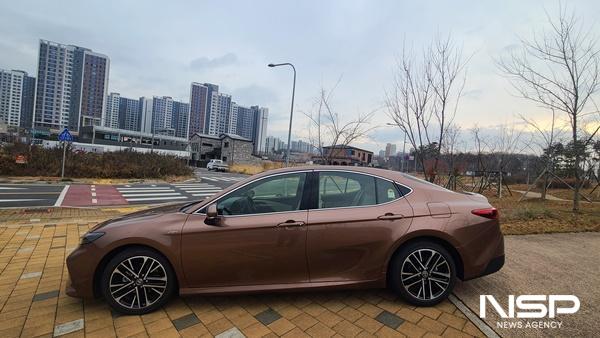 NSP통신-토요타 캠리 하이브리드 모델 (= NSP통신)