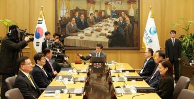 [NSP PHOTO]올해 마지막 금통위, 환율·부동산에 금리 동결…경제 전망 상향 조정