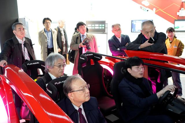 NSP통신-한국교통연구원장과 일본교통관광연구소장이 강릉시 도시정보센터를 방문해 강릉시의 ITS 구축성과와 도시교통 운영체계를 직접 확인한 모습. (사진 = 강릉시)