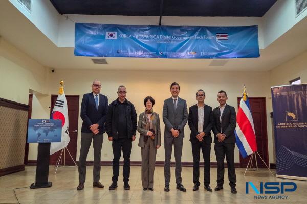 NSP통신-한국지능정보사회진흥원은 지난 25일 페루 리마에서 한-페루 공동협력과제 결과보고회를, 27일 코스타리카 산호세에서 한-코스타리카 디지털정부 협력 테크 포럼을 개최했다. 코스타리카 단체 사진 (사진 = 한국지능정보원)