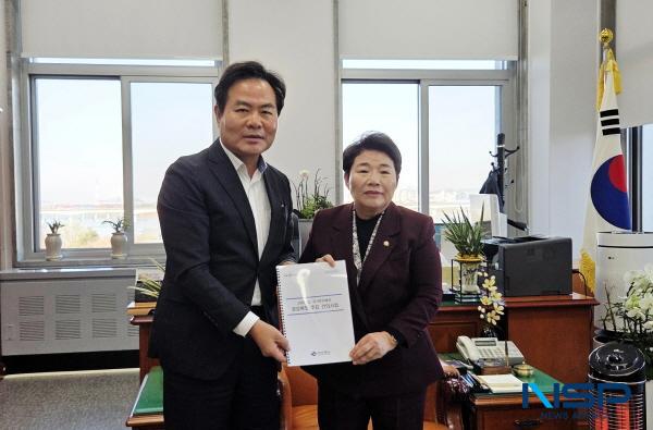 NSP통신-경상북도는 2026년도 국가 예산 확보를 위해 김학홍 행정부지사가 지난주에 이어 28일에도 국회를 찾아 임이자 국회 기획재정위원장과 예결위 주요 의원을 연이어 만나며 총력 대응을 이어가고 있다. (사진 = 경상북도)