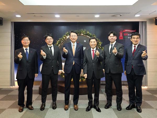 [NSP PHOTO]삼성, 연말 이웃돕기 성금 전달하며 27년째 나눔 이어간다