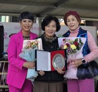 [NSP PHOTO]이순덕 완주군의원, 삼례 하리조사마을서 감사패 받아