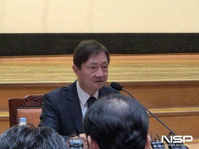 NSP통신-1일 이찬진 금융감독원장이 출입기자들과 만난 자리에서 질문에 답변하고 있다. (사진 = 강수인 기자)