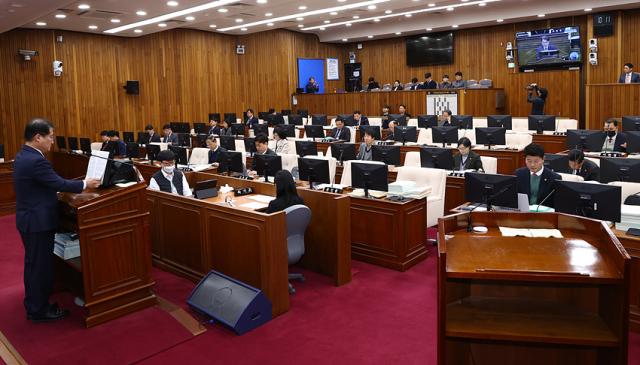 NSP통신-강원특별자치도의회 예결 특위 모습. (사진 = 강원도의회)
