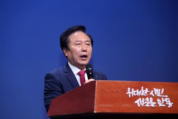 NSP통신-토론회는 초광역 수자원 네트워크 구축과 관련해 유역 간 댐 연결의 법적 가능성, 해외 사례, 유효 저수량 분석 등 과학적 근거를 바탕으로 추진 전략을 제시했다. (사진 = 안동시)