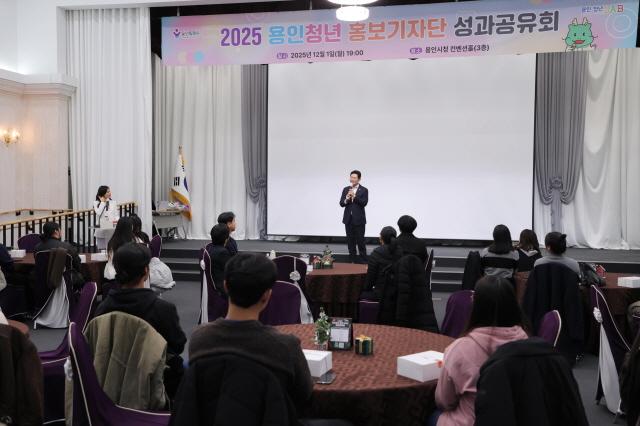 NSP통신-이상일 시장이 1일 오후 시청 컨벤션홀에서 열린 2025 용인청년 홍보기자단 성과공유회에서 인사말을 하고 있다. (사진 = 용인특례시)