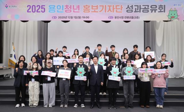 NSP통신-이상일 시장이 용인청년 홍보기자단과 기념촬영을 하고 있다. (사진 = 용인특례시)