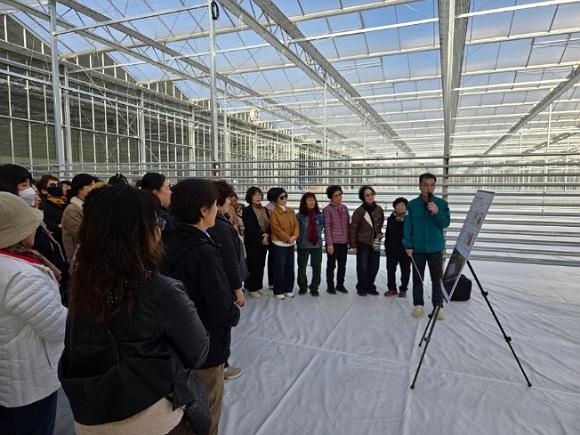NSP통신-봉화군 미래농업 선도하는 스마트농업시설 견학지로 각광, 창평리 임대형 스마트팜단지 및 금봉리 테스트베드 관내외에서 견학 쇄도 (사진 = 봉화군)