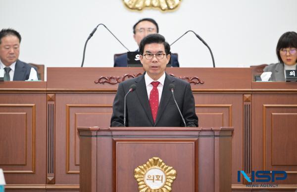 NSP통신-김광열 영덕군수는 지난 1일 제318회 영덕군의회 제2차 정례회에서 교부세 축소와 초대형 산불 등의 어려운 재정 여건 속에서도 내년 예산안을 일반회계 5772억 원과 특별회계 364억 원을 편성해 군의회에 심의를 요청했다. (사진 = 영덕군)