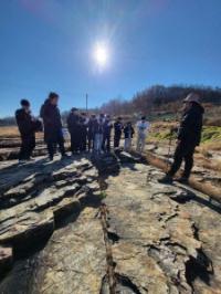 [NSP PHOTO]의성군, 강원대학교 지질학과와 대학생 지질현장교육 실시