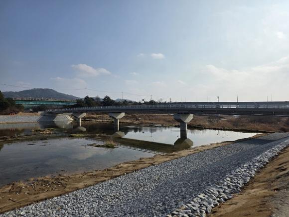 NSP통신-영주시는 이 구간의 교통여건을 개선하고 도로 연결성을 높이기 위해 해당 위치에 도로교량을 설치하는 사업을 추진해 왔다. (사진 = 영주시)