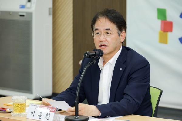 NSP통신-고양시 상반기 적극행정 우수사례 경진대회 시상식에 참석한 이동환 고양특례시장 (사진 = 고양시)