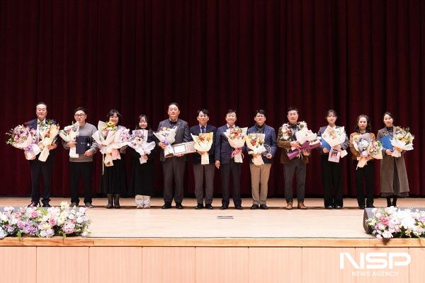 NSP통신-여수시가 12월 직원 정례회에서 2025년 여수시 자랑스러운 기업인을 시상했다. (사진 = 여수시)