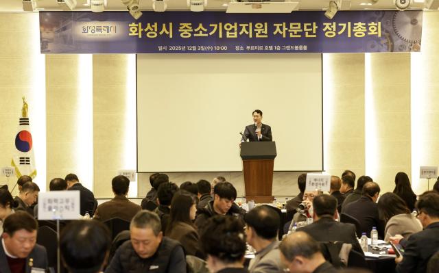 NSP통신-3일 정명근 화성시장이 화성특례시 중소기업 자문단 정기 총회에서 인사말을 하고 있다. (사진 = 화성시)