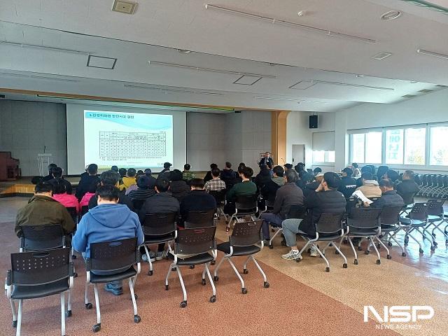 NSP통신-진안군은 3일 군청 강당에서 환경미화원, 청소차 운전원, 재활용품 선별 근로자 등 생활폐기물 종사원 80여 명을 대상으로 산업안전보건 교육을 실시했다. (사진 = 진안군)