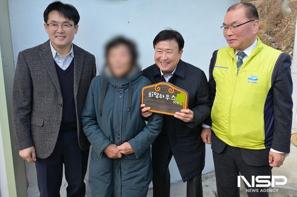NSP통신-여수시와 롯데케미칼 여수공장이 희망하우스 30호를 준공해 현판식을 개최했다. (사진 = 여수시)