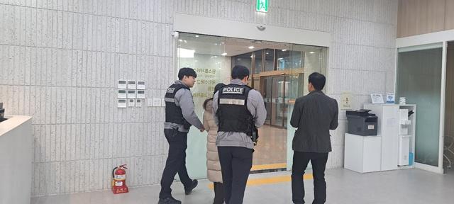 NSP통신-3일 악성·반복 민원 대응 모의훈련이 진행되고 있는 모습. (사진 = 수원시)