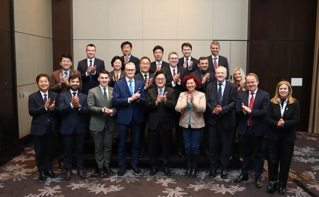 NSP통신-NATO 의회연맹 방한단 기념사진 (사진 = 국회의장 공보 수석실)