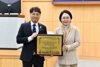 [NSP PHOTO]민덕희 여수시의원, 국제청렴인상 수상