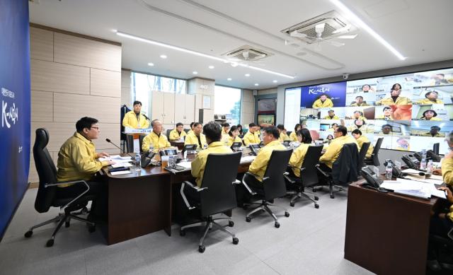 NSP통신-4일 오후 2시 시흥시청 재난안전상황실에서 박승삼 부시장 주재로 대설·한파 대응 관련 겨울 기온 하강과 돌발성 강설 가능성에 대비해 대책회의를 가졌다. (사진 = 시흥시)
