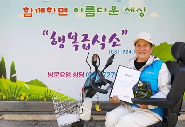 NSP통신-장애를 딛고 22년간 봉사의 길을 걸어온 이연희 자원봉사자 (사진 = 고양시)