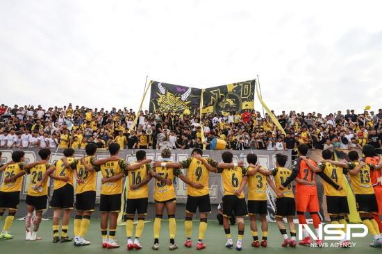 NSP통신-전남드래곤즈 순천 팔마종합운동장에서 열린 경기 승리 셀러브레이션 (사진 = 전남드래곤즈)