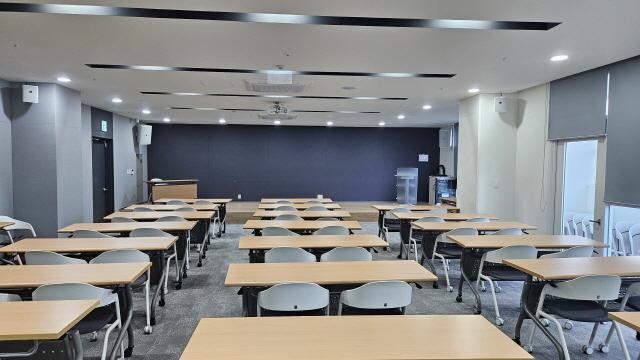 NSP통신-성남시 혁신지원센터 내 회의실 브릿지룸 모습. (사진 = 성남시)