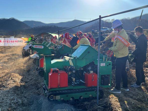 NSP통신-안동시 영농 부산물 안전처리로 산불 ZERO 도전, 영농 부산물 일제 파쇄 주간 운영 (사진 = 안동시)