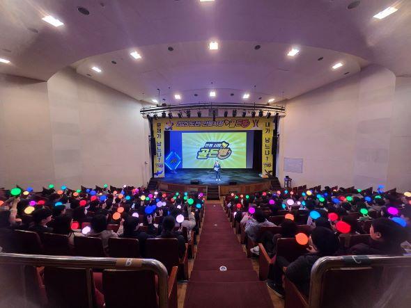 NSP통신-안동시 도전! 안동 시정 골든벨 성황리 개최, 170여 명 참여해 결선 끝에 골든벨 주인공 탄생, 직원들의 시정 관심 제고와 정책 이해 확산에 기여 (사진 = 안동시)