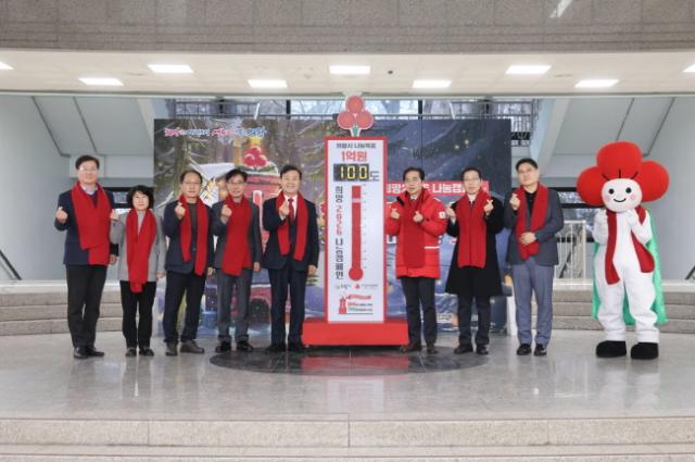 NSP통신-사랑의 온도탑 제막식 기념촬영 모습. (사진 = 의왕시)