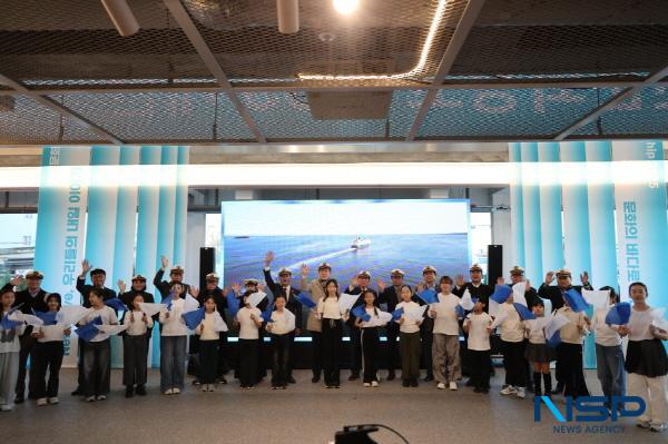 NSP통신-포항문화재단은 8일 동빈문화창고1969(구 수협냉동창고)에서 개관식을 열고 동빈내항을 상징해 온 산업 유산이 시민의 문화 공간으로 재탄생했음을 공식적으로 알렸다. (사진 = 포항시)