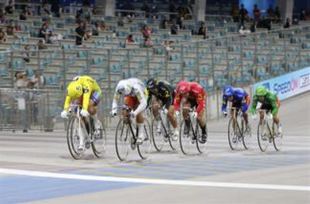 NSP통신-광명스피돔에서 특선급 선수들이 결승선을 향해 달려오고 있는 모습. (사진 = 국민체육진흥공단)