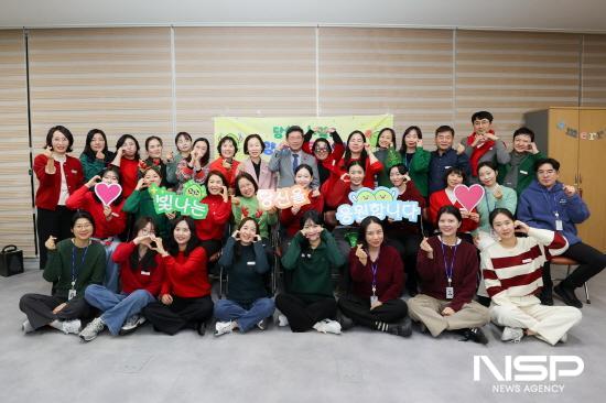 NSP통신-광양시가 응원합니다 정인화 광양시장과 건강증진과 직원들 기념 찰영 (사진 = 광양시청)