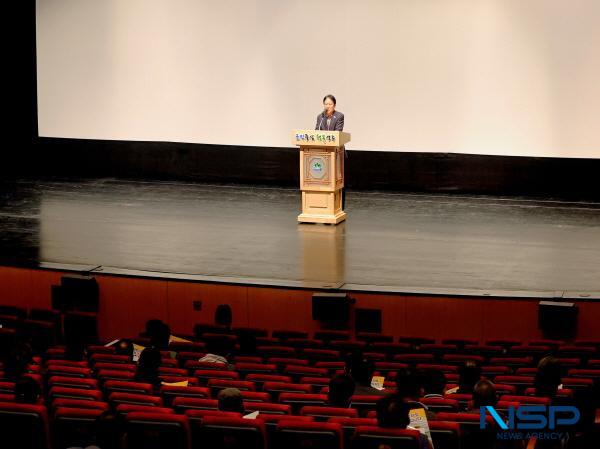 NSP통신-성주군과 성주 참외산업 대전환 혁신운동 추진위는 지난 8일 외국인 계절근로자 고용주 인식개선 릴레이 캠페인을 문화예술회관 대공연장에서 성주읍, 선남면 농업인을 상대로 본격적으로 시작했다. (사진 = 성주군)