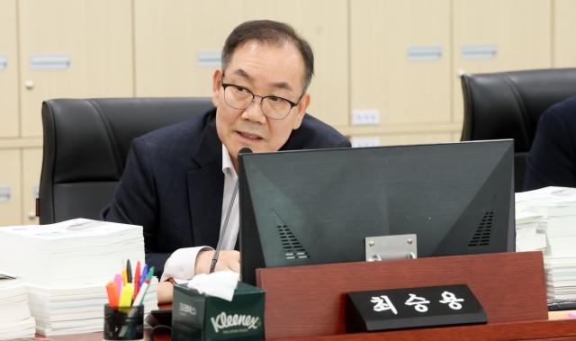 NSP통신-최승용 경기도의원이 8일 열린 2026년도 경기도 예산안 심사에서 발언하고 있다. (사진 = 경기도의회)