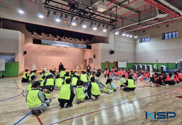 NSP통신-경주시가족센터는 지난 6일 화랑마을 풍류홀에서 시민 32가정, 100여 명이 참여한 가운데 가족 운동회를 성황리에 개최했다고 밝혔다. (사진 = 경주시)