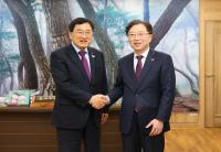 [NSP PHOTO]경주시, 오스카 츠요시 주부산일본총영사 예방...APEC 성공 개최 외교 성과 공유