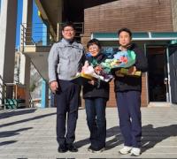 [NSP PHOTO]울릉경찰서, 자살의심 학생 보호한 울릉군청 직원에 감사장 수여