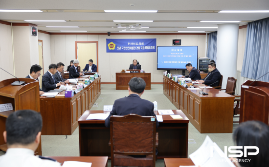NSP통신-전라남도의회 전남 국민안전체험관 건립 지원 특별위원회 위원들 안상현 도민안전실장으로부터 업무보고 받고 있다 (사진 = 전남도의회)