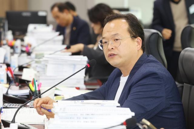 NSP통신-임창휘 경기도의원이 안전관리실 예산 심사에서 발언하는 모습. (사진 = 경기도의회)