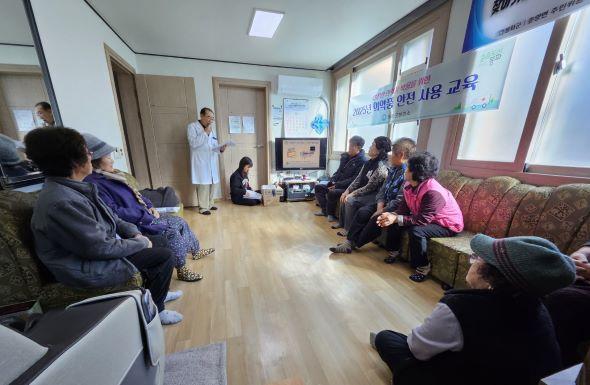 NSP통신-봉화군보건소는 관내 경로당 5개소에서 어르신 100여명을 대상으로 의약품 안전 사용 교육을 실시한다. (사진 = 봉화군)