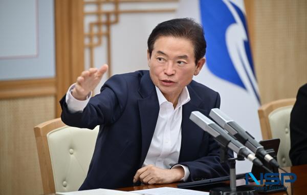 NSP통신-이철우 경상북도지사는 10일 오전 경북도청에서 정례 간부회의를 주재하고 실·국별 현안 사항을 보고 받는 등 도정 현안을 챙겼다. (사진 = 경상북도)