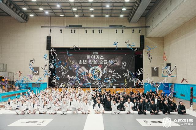 NSP통신-아이기스 주짓수 창단 10주년 행사를 마치고 참석자들이 기념촬영을 하고 있다. (사진 = 아이기스 주짓수.)