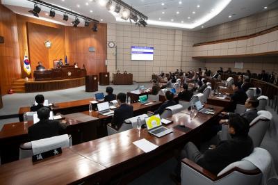 [NSP PHOTO]군산시의회 2025년도 예산 1조8636억6400만원 확정