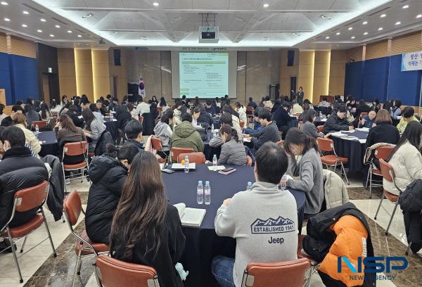 NSP통신-구미상공회의소는 지난 10일 상공회의소 2층 대강당에서 구미지역 기업체 및 기관·단체 세무·회계부서 담당자 250여 명이 참석한 가운데 2025년 귀속 연말정산 실무교육을 개최했다. (사진 = 구미상공회의소)
