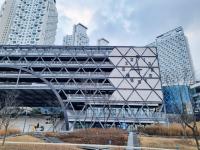 [NSP PHOTO]화성시, 동탄호수공원 주차타워에 대형 벽시계 설치