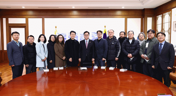 NSP통신-우원식 국회의장의 전국가맹점주협의회 면담 기념사진 (사진 = 국회의장 공보수석실)