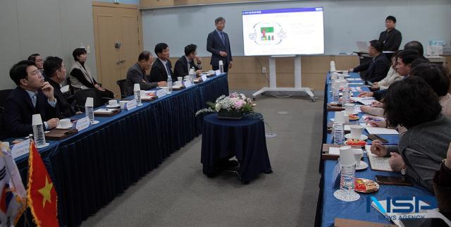 NSP통신-간담회 지리에서 이택원 화성상공회의소 부회장이 브리핑을 하는 모습. (사진 = 김종식 기자)