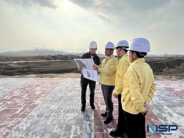 NSP통신-한국산업단지공단은 동절기를 맞아 11일 천안 제5일반산업단지 조성공사 현장을 방문해 공사 참여 근로자와 시설 이용자의 안전의식 제고 및 사고 예방을 위한 특별 안전점검을 실시했다. (사진 = 한국산업단지공단)